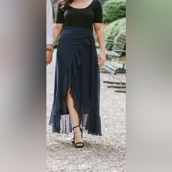 Wilfred brand aritizia wrap skirt in navy blue - Picture 1 of 1